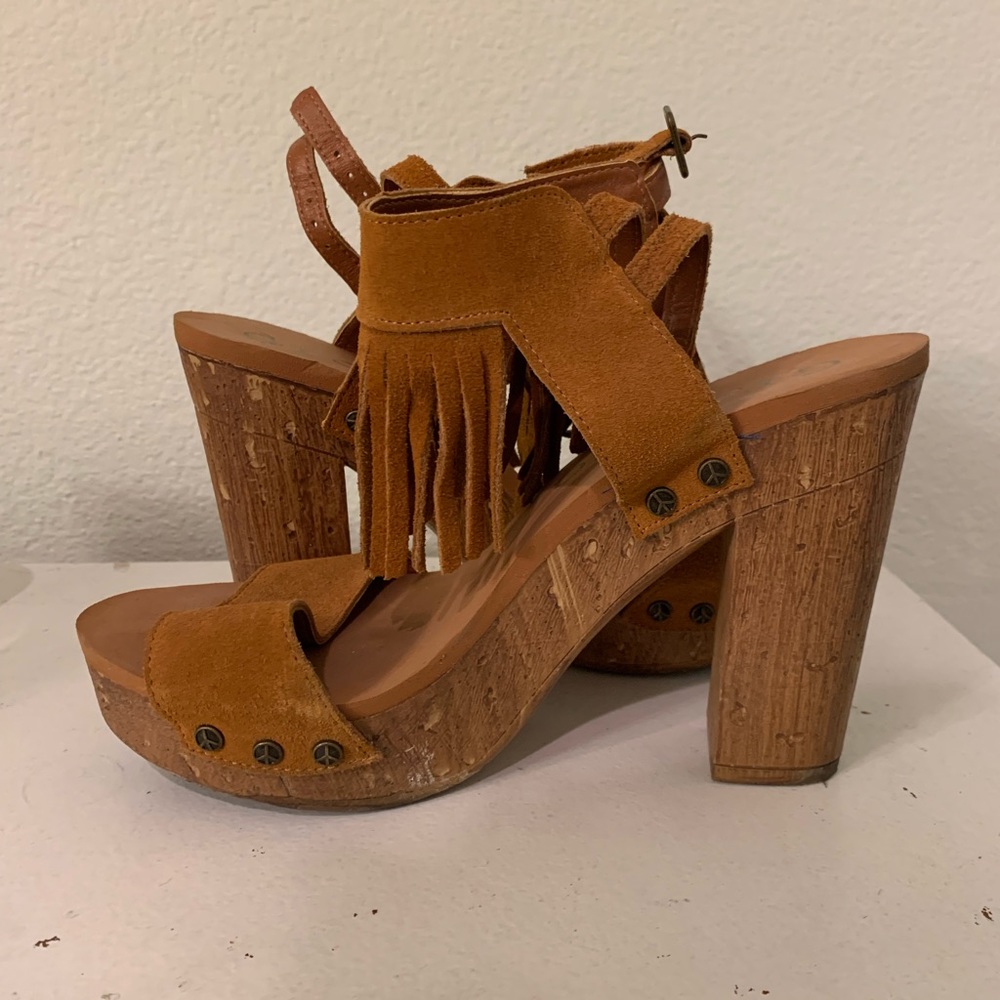 Fringe wedges! Size 9
